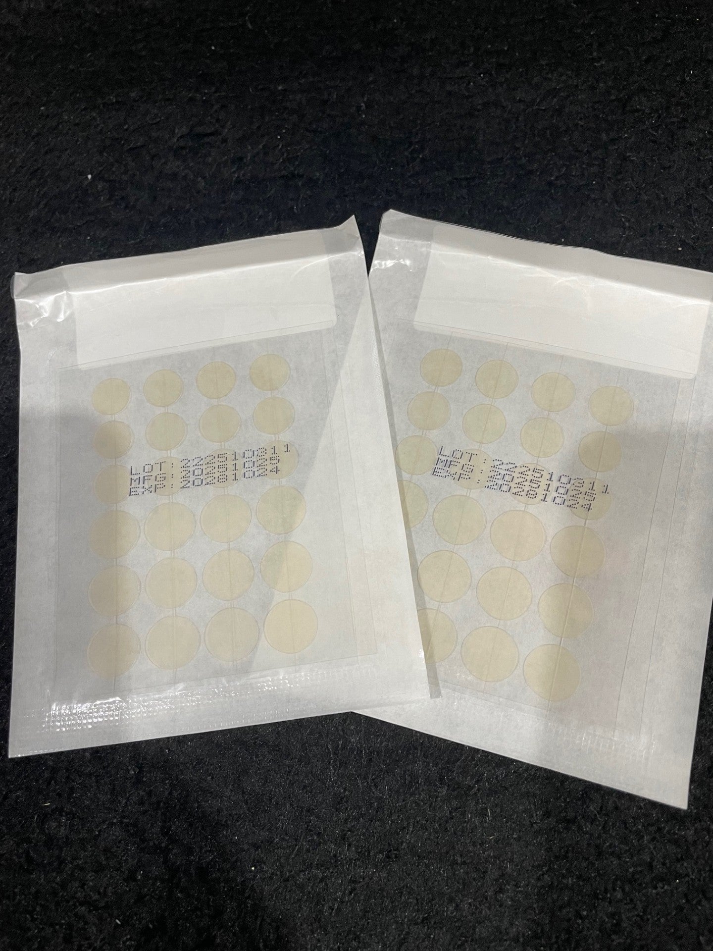 SpotDotz - InvisiDotz. 48 Patches